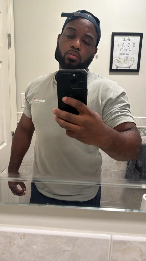 33 m looking for someone to be my first experience as far as a hotwife. I’m cool easy to get along with an amazing when it comes to pleasing woman dm me if interested posted by Key-Lifeguard938