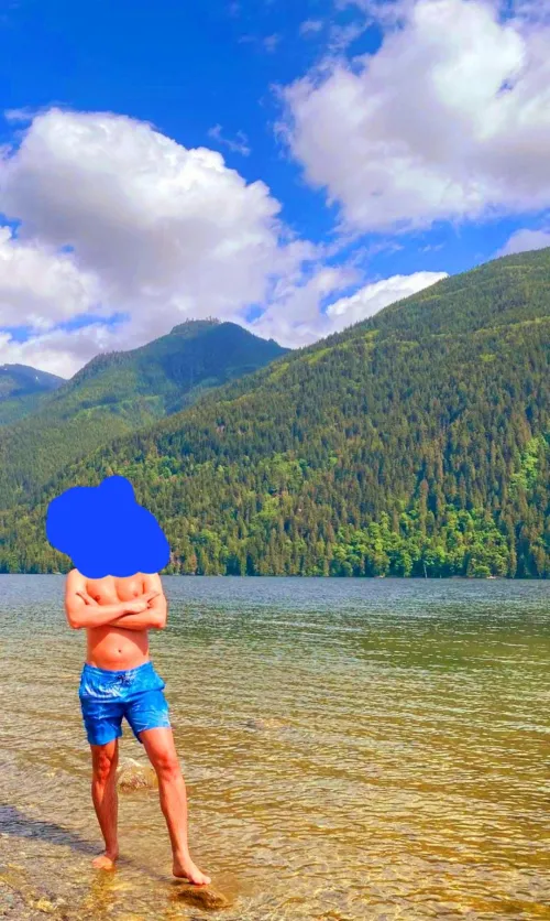 33 [M4F] European guy, 6ft 3, fit, cheerful, looking for single females or couples by Travel--LifeExplore