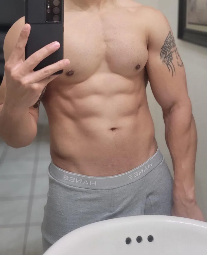 34 [M4F] Very attractive and muscular build, LOOKING FOR Tonight near Rockwall. Have a fetish for stockings, pantyhose and lingerie..so if you wear them +++ posted by Consistent-Trash4751