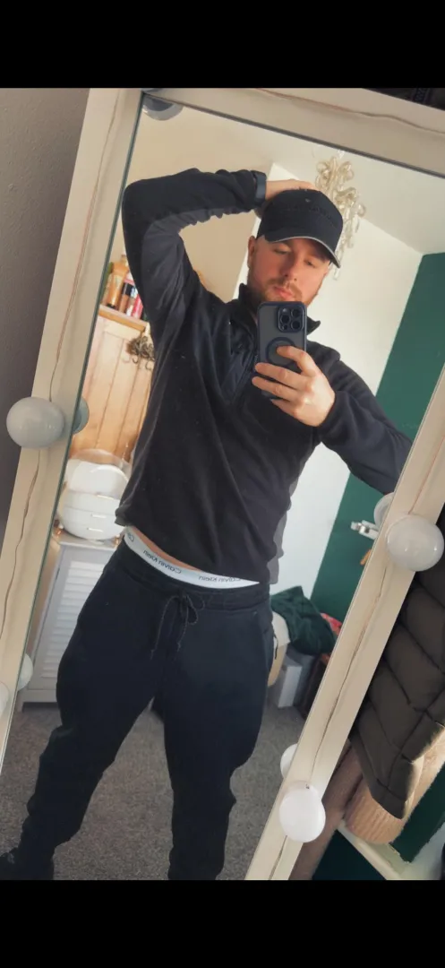 34 uk looking for a chilled bromance daily chats voice notes and videos chat about anything send asl and pic on add - bgkcsc posted by No-Piece7475