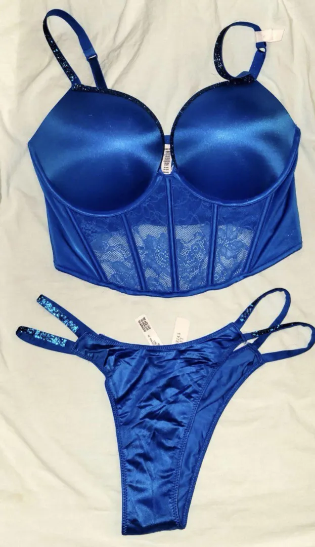 34D set...Hasn't worn it yet and still has tags. The anticipation is driving me wild. posted by VanTheManCaravan