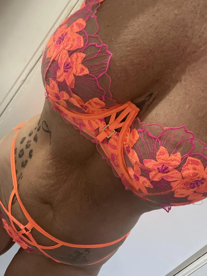 34DD posted by AmyGoddess32