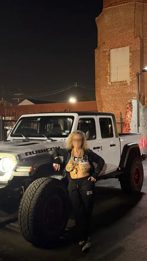 34DDD’s and 38’s go good together by Juicytexan65