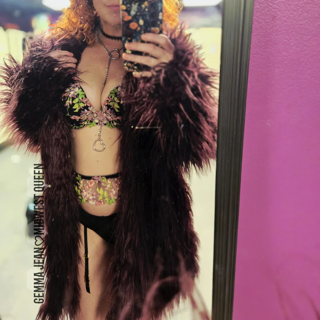 34[f4m] treat yourself! You deserve it (25+only!!) posted by bitterbettyboop