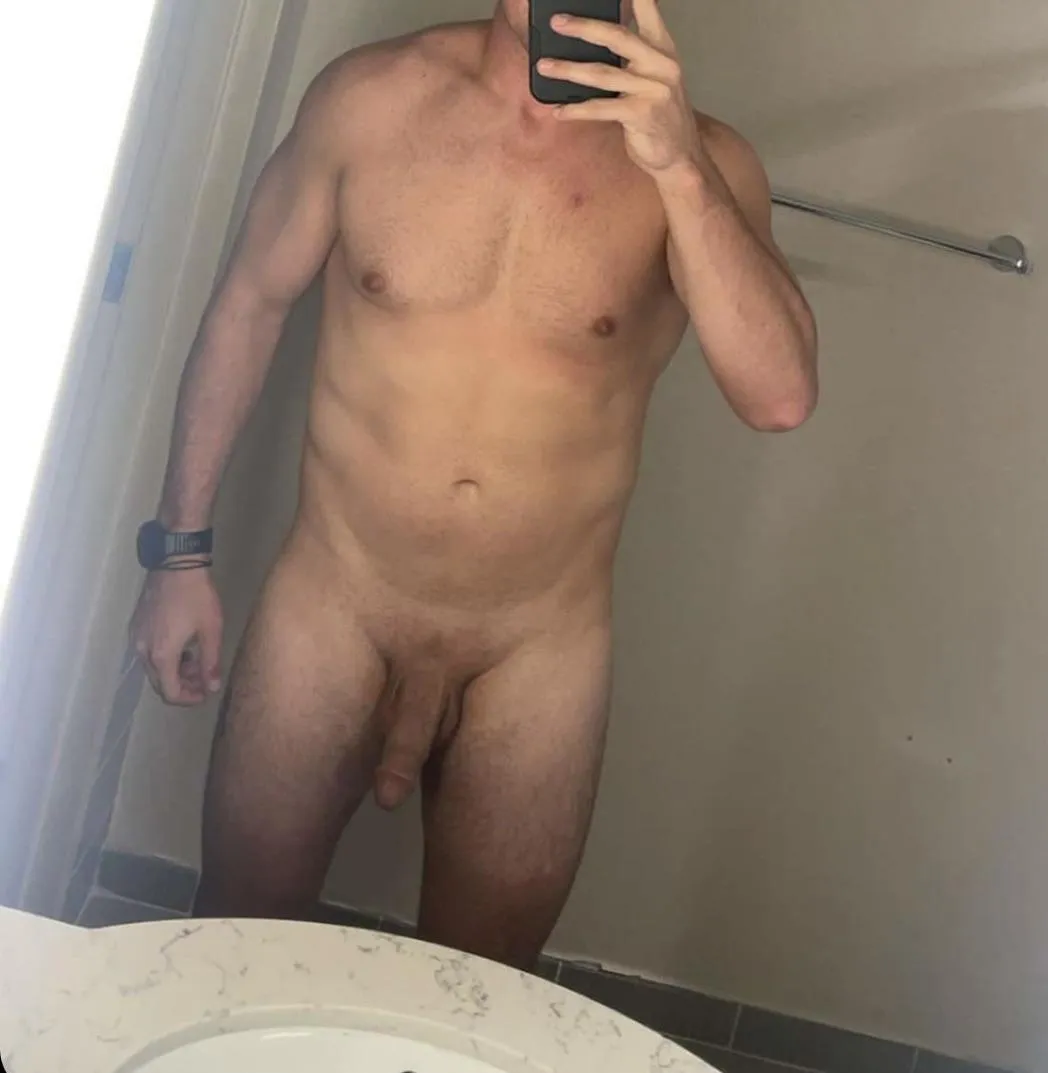 34M4F 6ft tall in shape guy n I have a hotel in Jersey city looking for some fun posted by murph7_