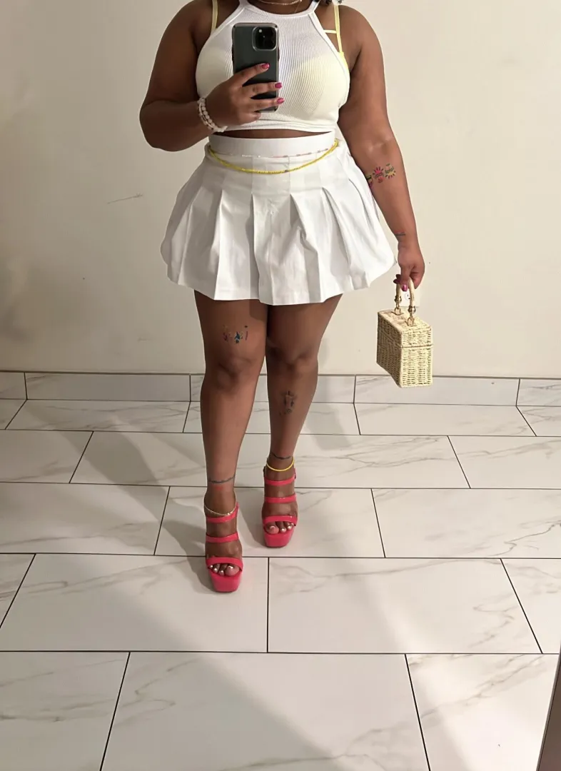 35 [F4MF] - Black Unicorn on Vacation in Waikiki posted by pettypatrol