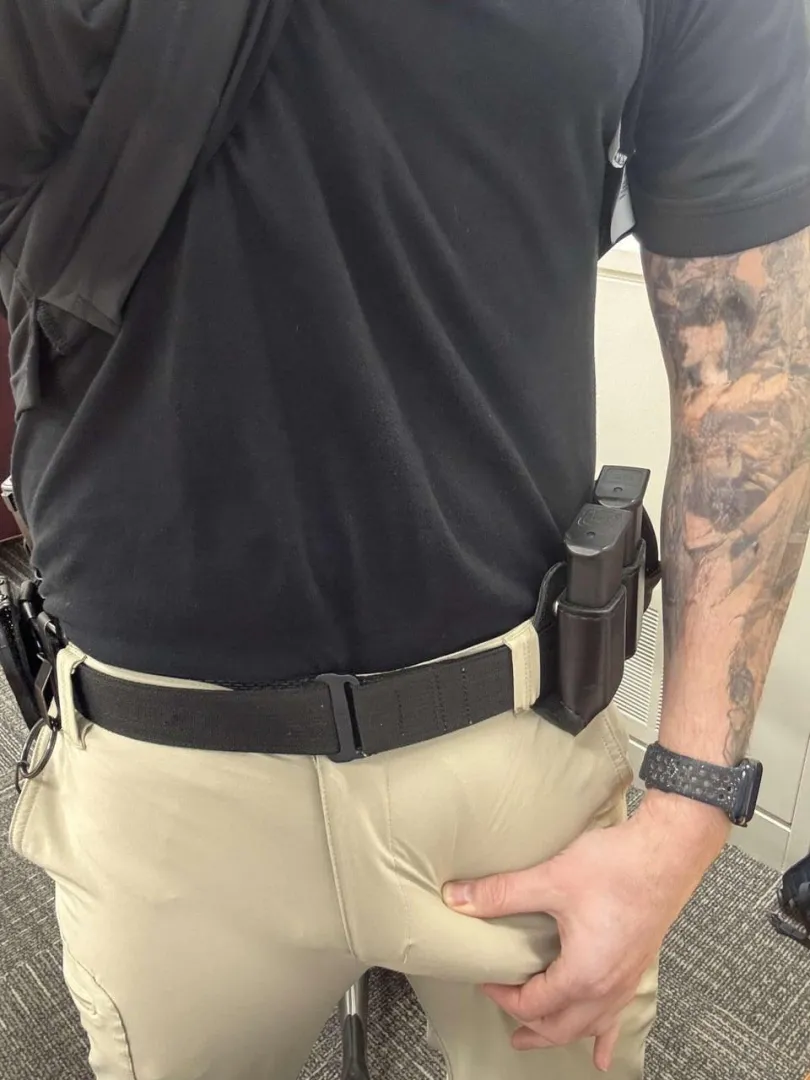 (35) Nowhere to go but out from here posted by UnitedAirlines42069