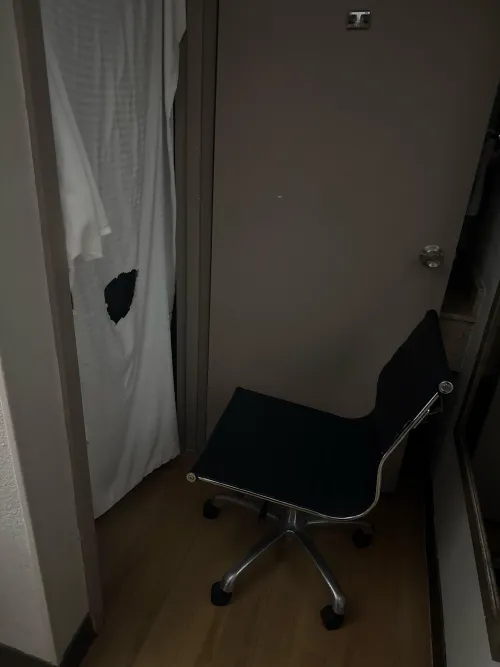 35CD - Tinton Falls hotel room gloryhole - drain your cock with no recip back for me by SubThroatNJ