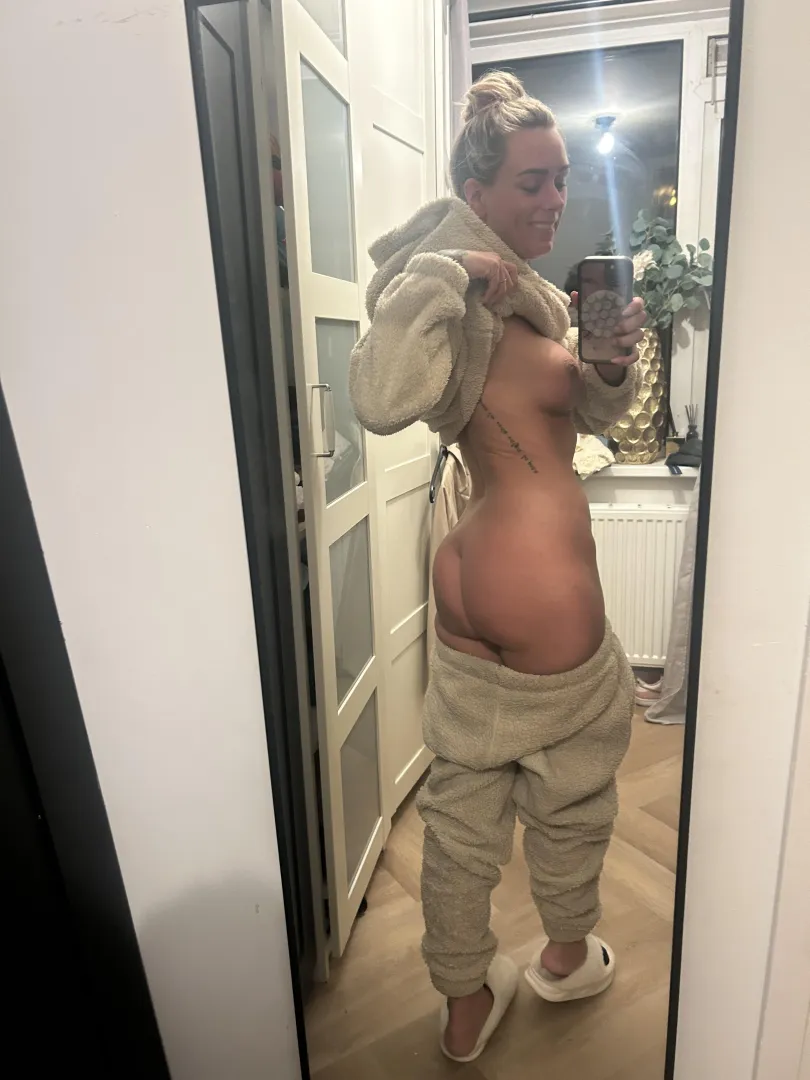 35yo mom of two... with a big round ass posted by u123u123
