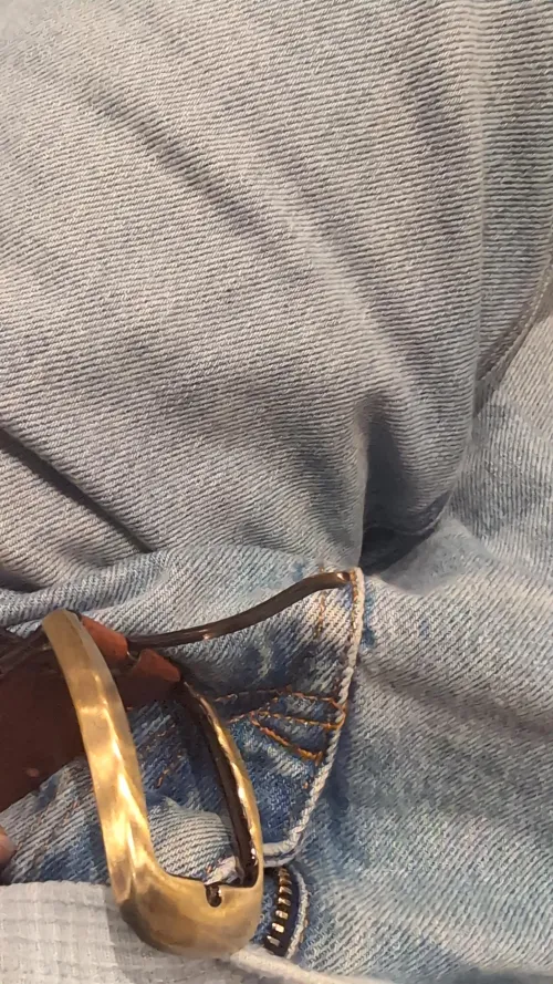 36 Leeds who wants no strings head? Come to mine if interested ❄️ by Difficult-Initial755