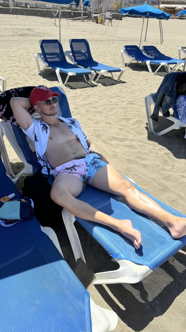 [36] on vacation posted by Daddy-Fit1989