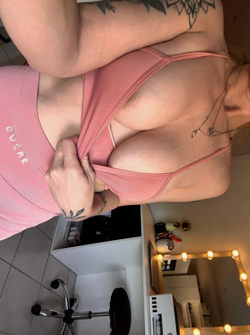 36F Voici ma candidature pour être votre pute personnelle posted by Ruffledsheets1