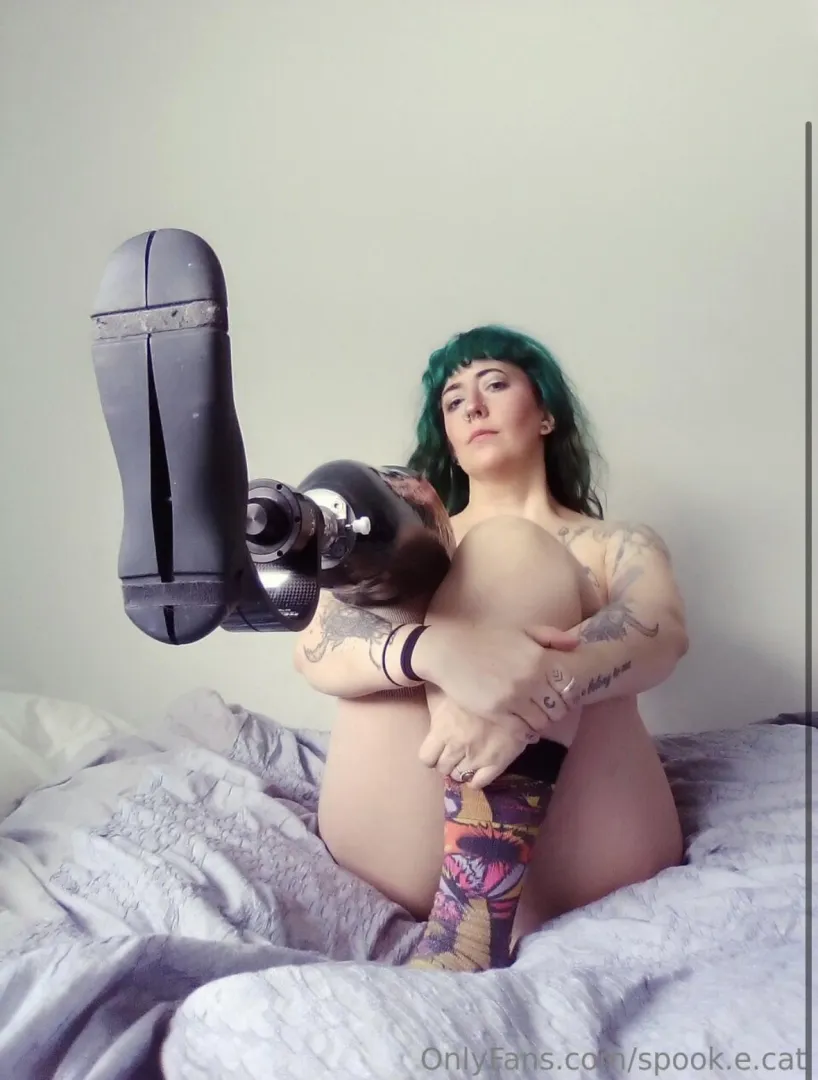  36/F/BTK amputee posted by Spooky-Cat-666