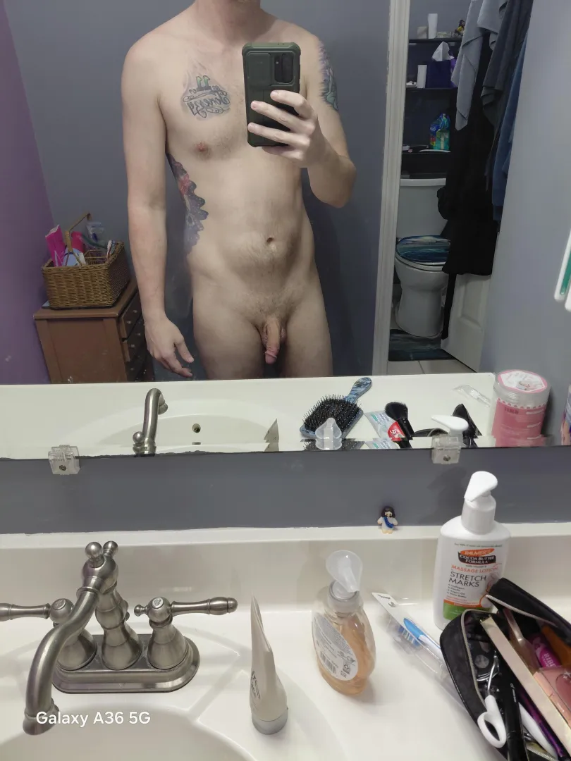 36m Southern Ill. Fresh out the shower ready to fuck the day! posted by wookieorbust