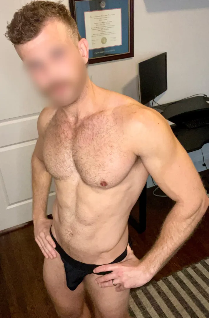 37 year old submissive muscle bottom, looking for smaller younger dude to dominate me and tear my ass up. posted by GageFlexes