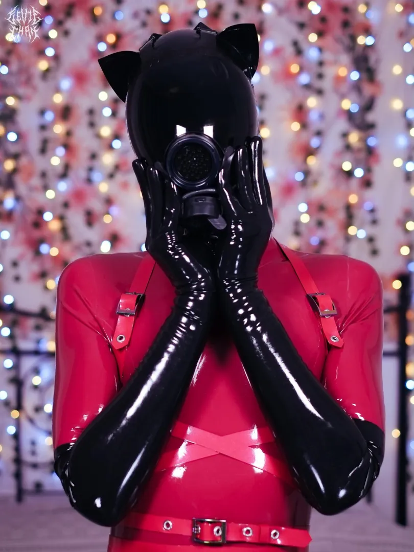 3713 :: Can't you see that I'm empty? posted by eevie_chan