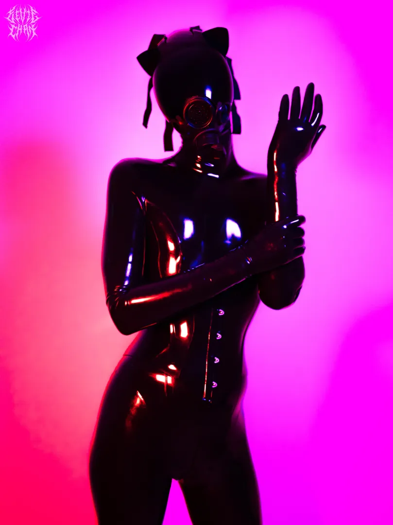 3713 :: Code 052 :: Query :: How far can we sink into the abyss? posted by eevie_chan