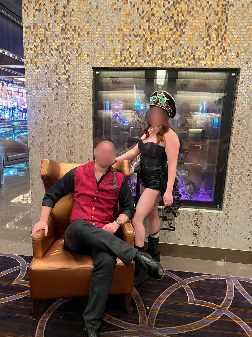 37/36 [MF4A] Waikiki, April 3rd-6th. posted by Swingersarefun