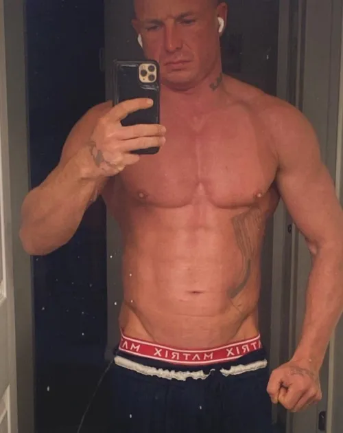 [38] fit male (M4F) (M4MF) looking for either one on one fun or looking to bull with a couple DM me for info thanks! by Willing_Pea5731