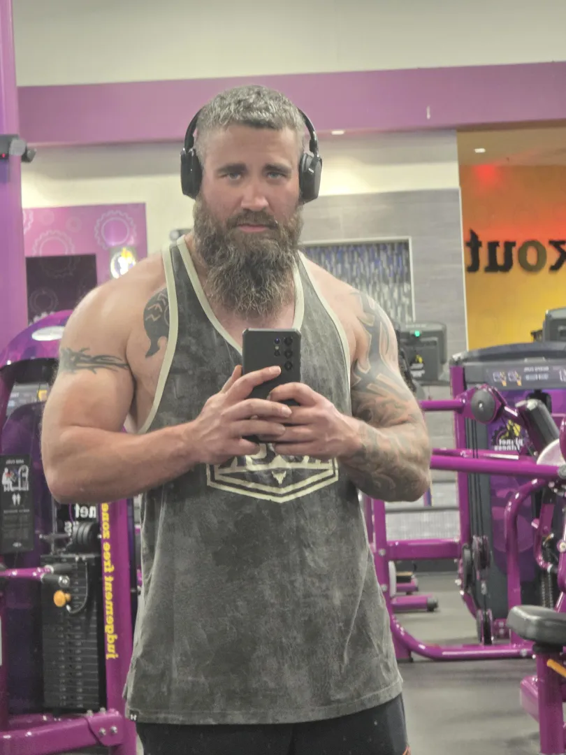 38 m4f I can host posted by smokepellet23