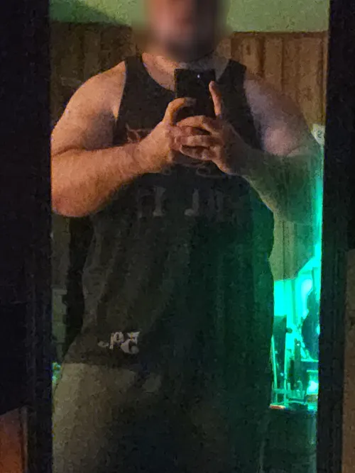 38 strong stocky weightlifter daddy top for a smooth sissy/cd near south knox and Seymour by BigBiggestBig