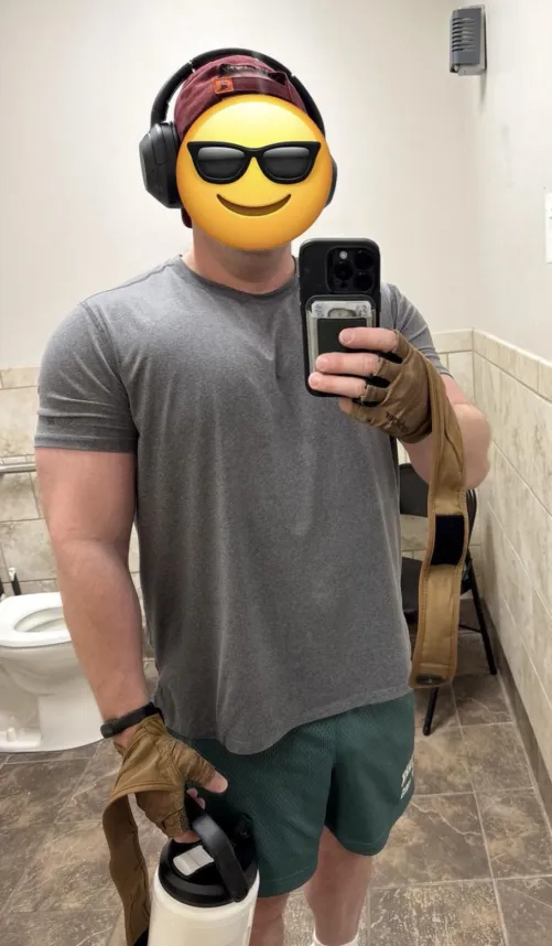 39 bi m looking for the right couple (Chesapeake) by 16-BitGuy