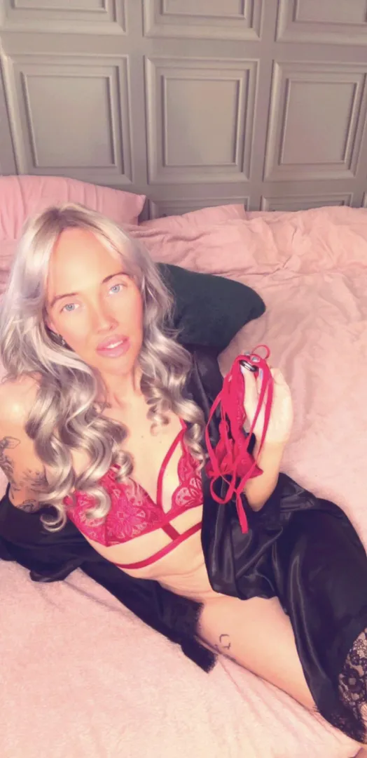 39yo milf likes fun vibes posted by WittyKangaroo677