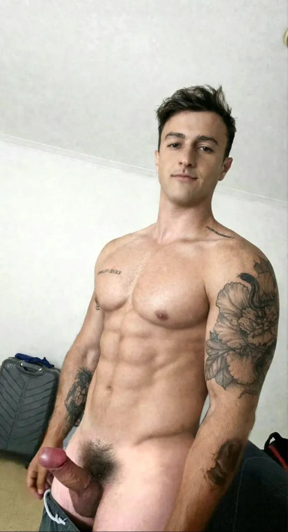 4 years sober, celebrating with nudity. Send some love ❤️‍ posted by Outrageous_Tip9685