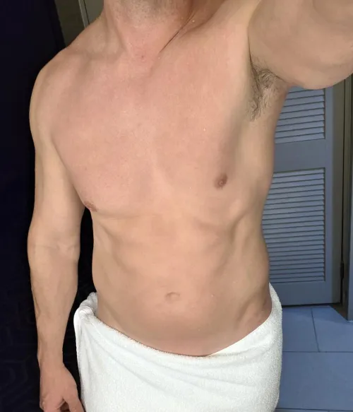 40 [M4F] Dallas, business flight layover. Tall,fit,lean.. by Gin-N-Tonic22