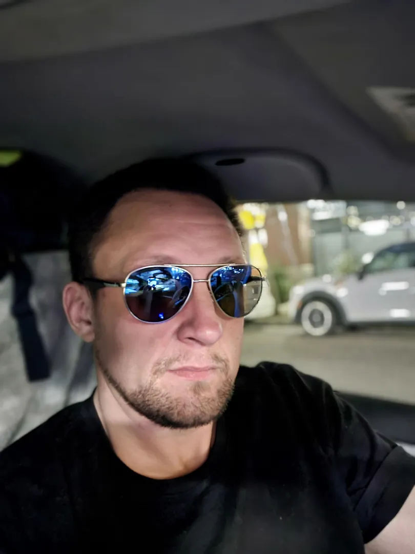 40 m4f hosting @ hotel Rose downtown waterfront posted by Miserable-Driver1192