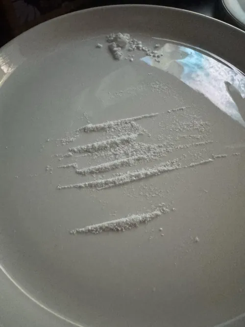 40 [M4F] let’s do a few lines and chat! by Visible_Owl4537