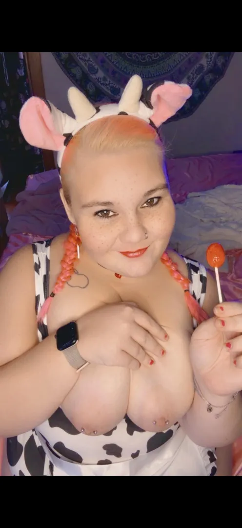 [40D] udders ;) posted by CottonCandyCurves