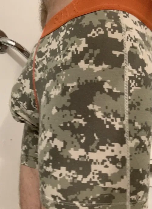 40m 6’6” giant  4 friends  by Cntry_Hung