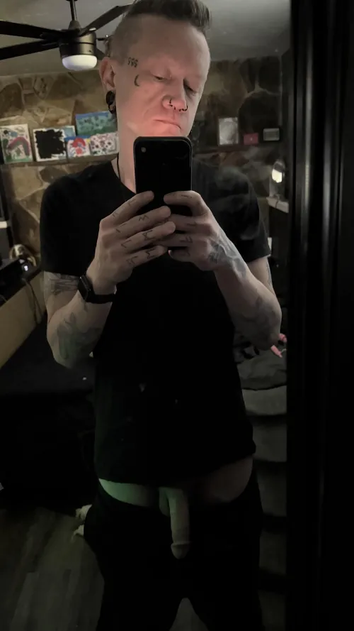 40M GJ wanting a lady to hang with by carpathianforest666