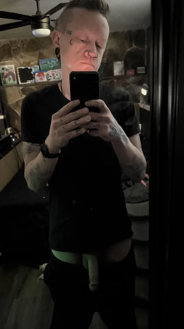 40M GJ wanting a lady to hang with posted by carpathianforest666