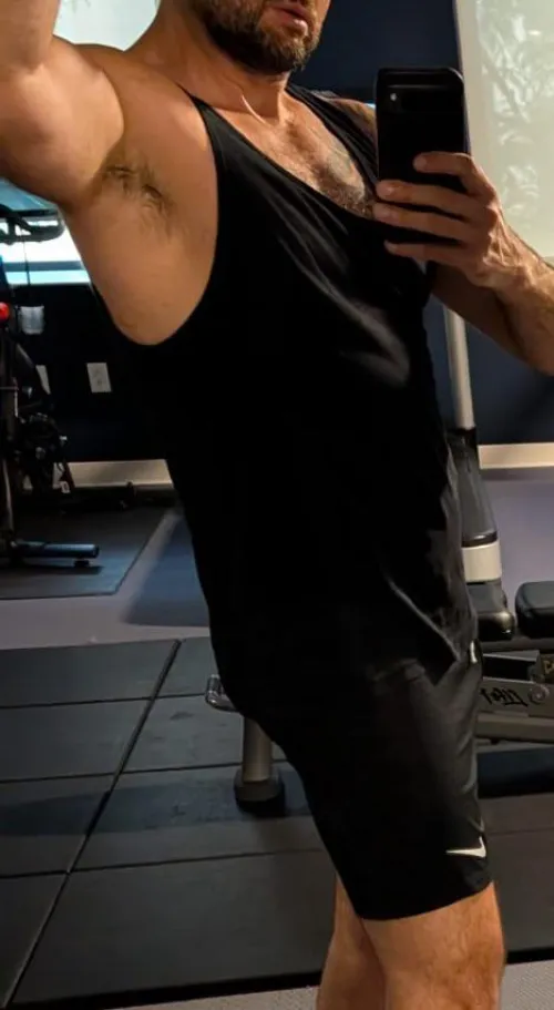 42 [M4F] Tuscaloosa Alabama - Bi muscular looking for a woman’s touch by Interesting_Chance66