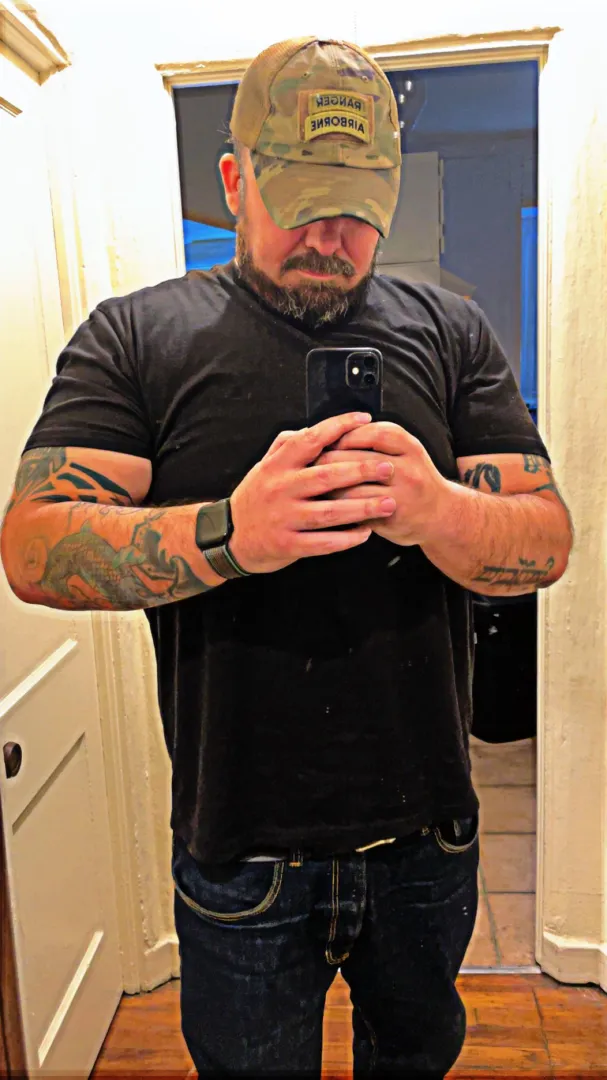 43 [M4F] daddy type looking for a nice woman posted by Acceptable_Onion7496