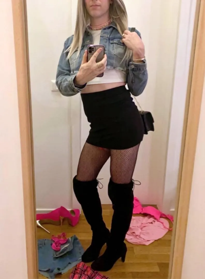 43 [T4M] Sissy looking for BJ date tonight. I can't host! posted by Kiara_Chantalle