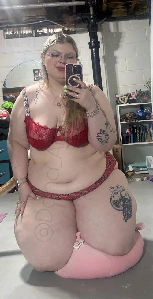 44DD by Twolittlepiggis