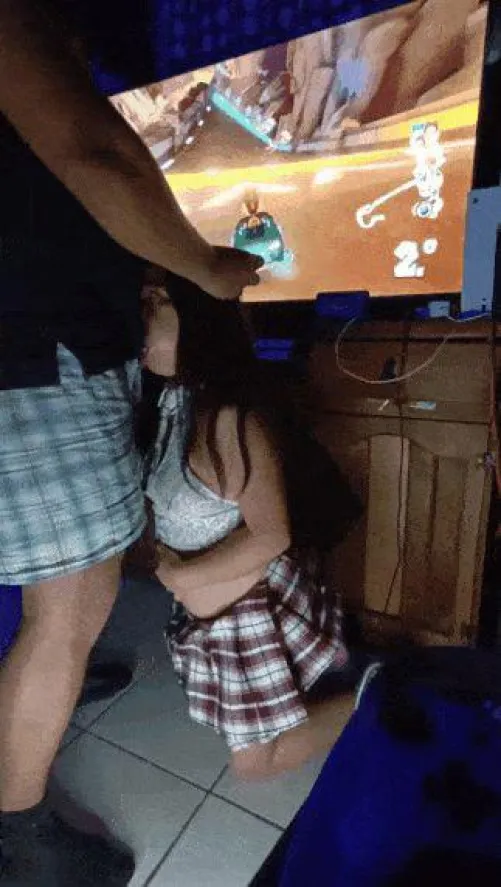 4'6 horny princess by DomExperience