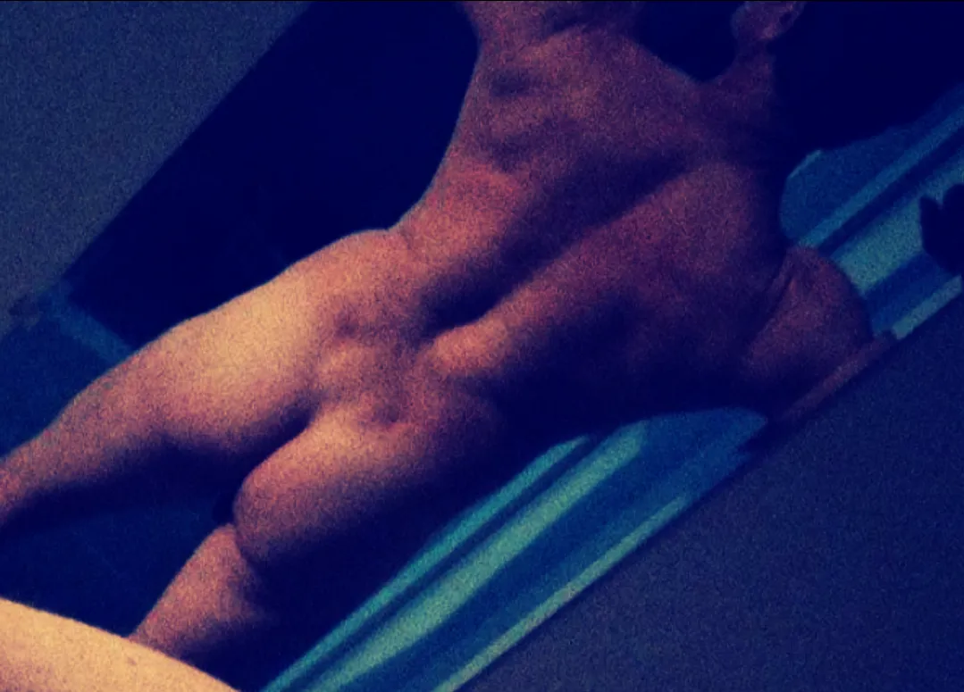 [48] it looks better bent over ! posted by guycurious23