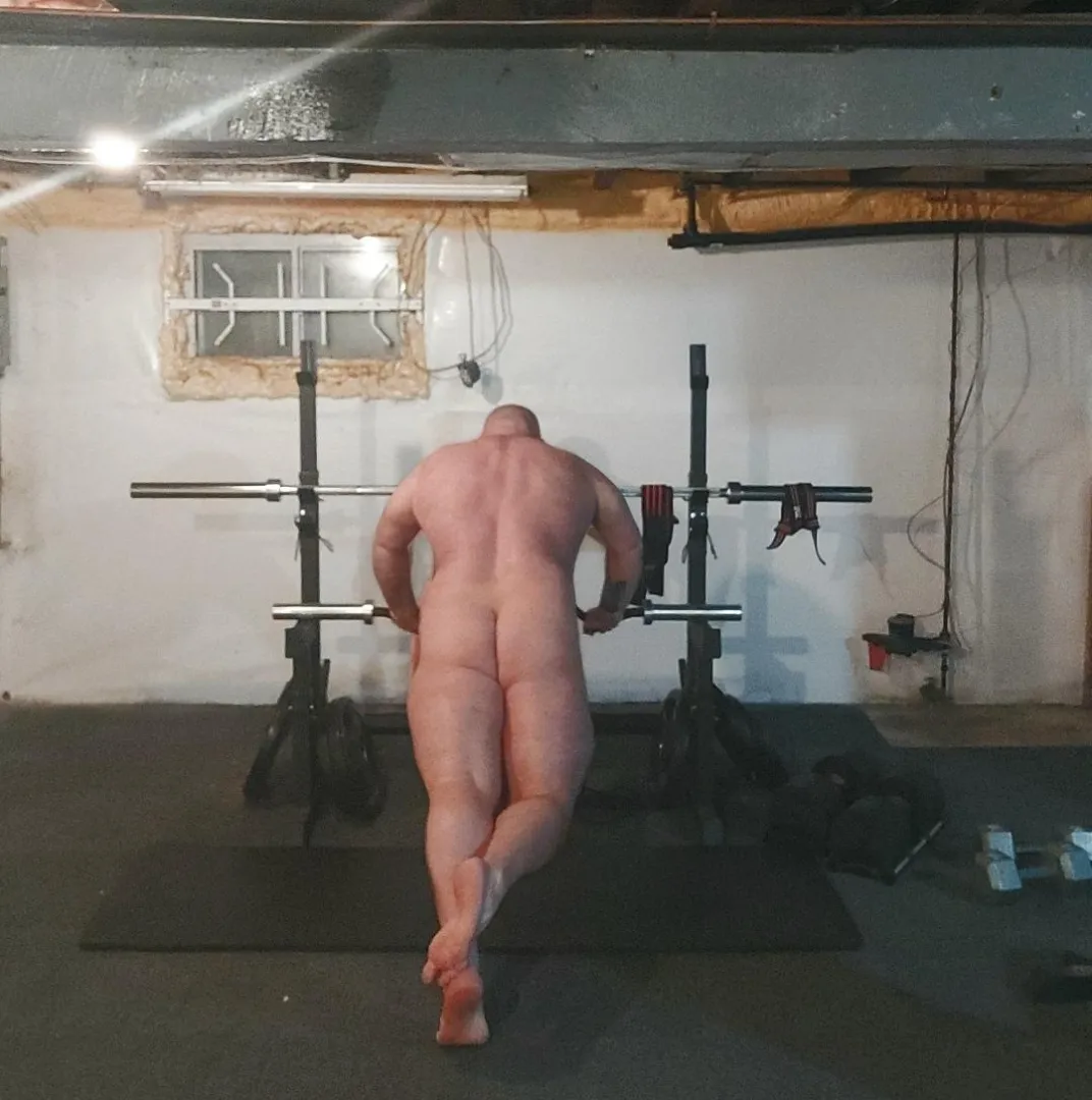 (48) Would you join me for a workout?  posted by cdnbeefydaddybear