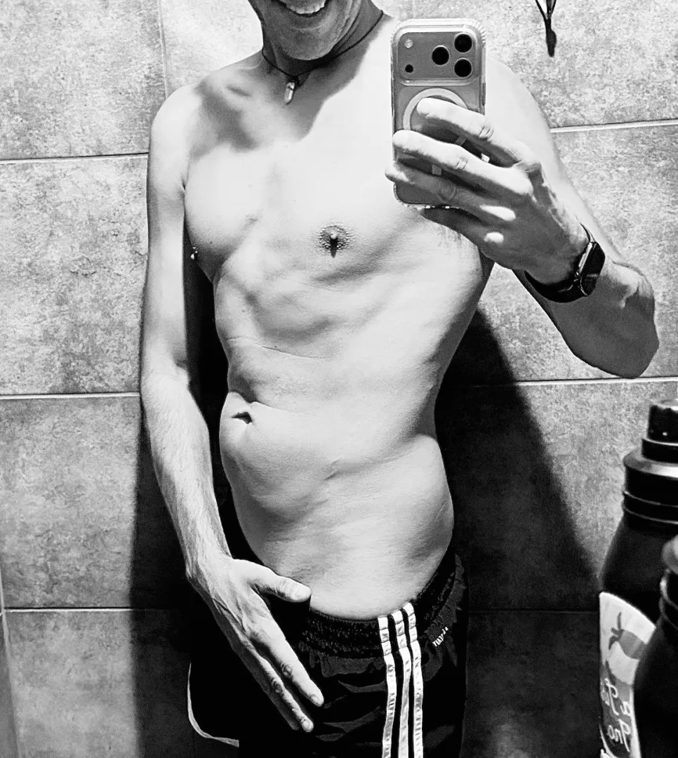 48YO - 6’ 1” tall and fit runnerOnly Single females or Solo Married. DM is open  posted by MrScoutCowboy