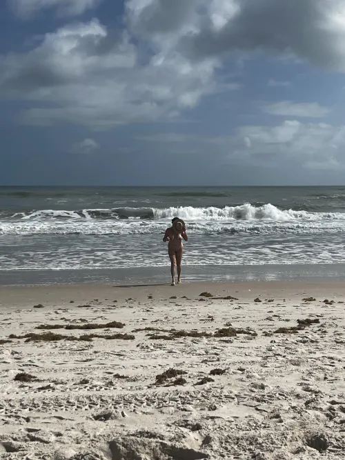 49 Latina MILF finally enjoying a nice beach day by Queenofscissoring