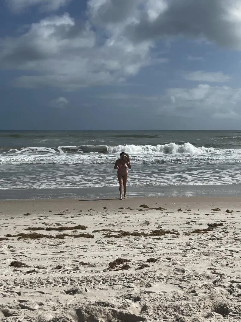 49 Latina MILF finally enjoying a nice beach day posted by Queenofscissoring