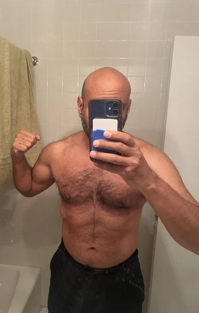 (50) Dadbod or nah posted by FrequentBit1675