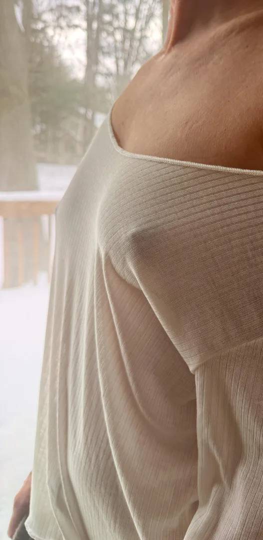 50F admiring the snow. But I think it made my nipples a little hard being so close to the glass.  posted by SpicyTulips69