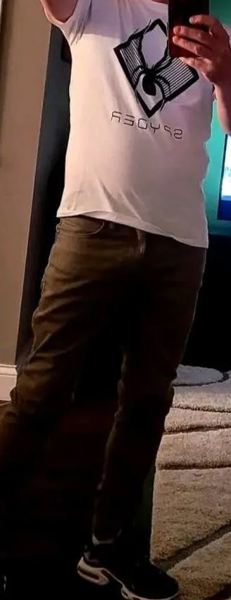 52 M East Ridge Host Wanna eat some straight boy ass, prefer hairy! posted by EggplantConsumer