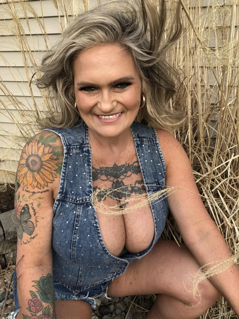 52 yr old Grandma who loves sex posted by genxprime1974