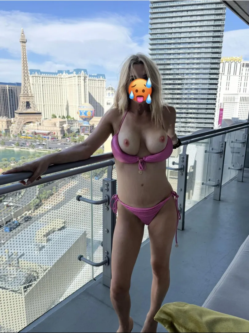 52f exposing in Vegas posted by Built_For_COCK